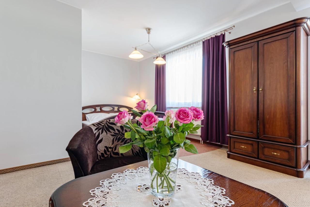 Zajazd Bachus Dąbrowa Górnicza Extérieur photo