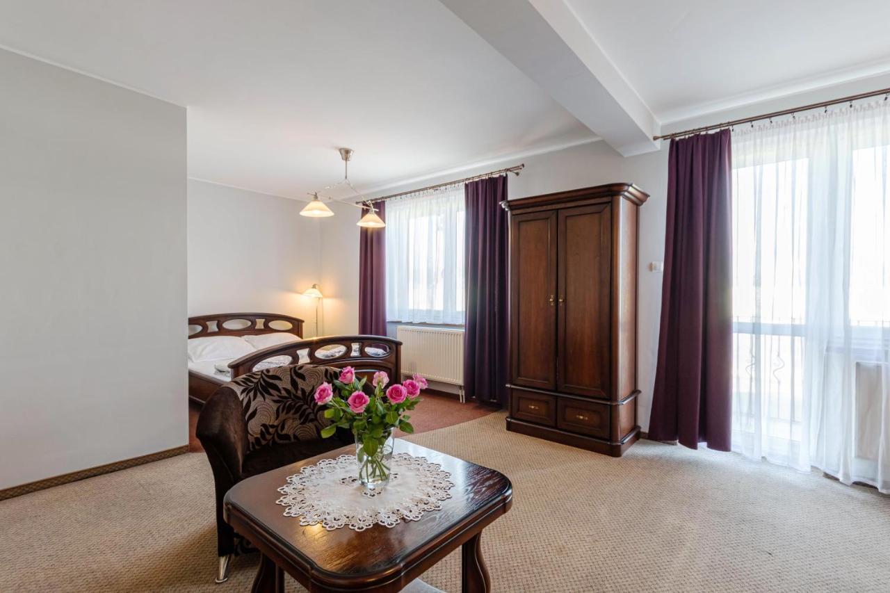 Zajazd Bachus Dąbrowa Górnicza Extérieur photo