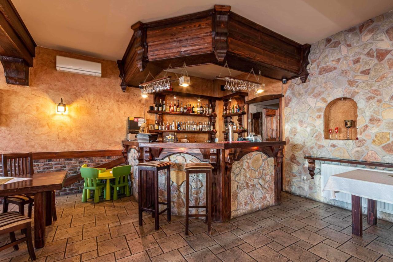 Zajazd Bachus Dąbrowa Górnicza Extérieur photo