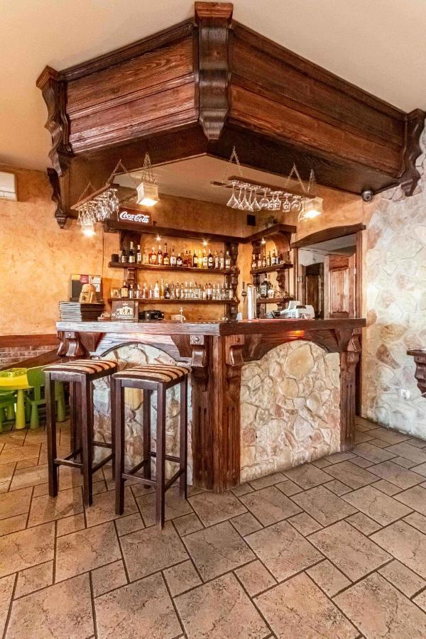 Zajazd Bachus Dąbrowa Górnicza Extérieur photo
